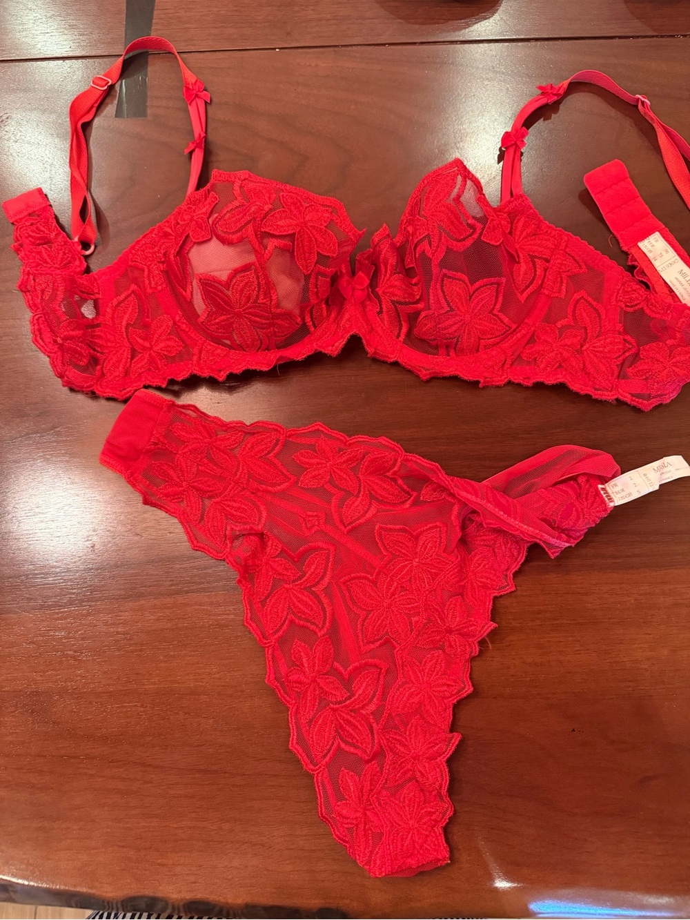 Millesia. Made in France 34C/M tanga  Floral Lace Underwire Bra & tanga  Set -
